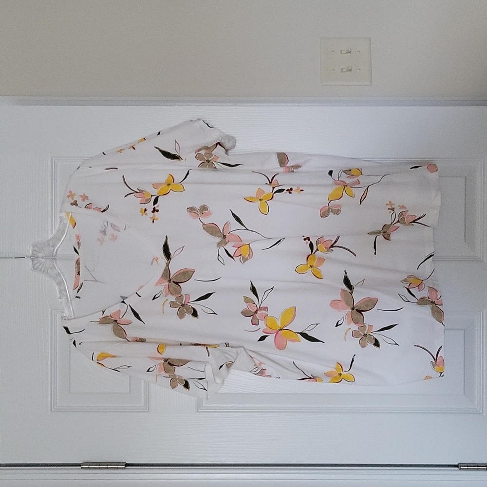 3x Floral V-neck tee